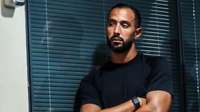 Le conseiller sportif Medhi Benatia assistant à une conférence de presse de l'OM, 14 août 2024