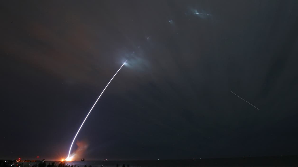 Si la mission se déroule comme prévu, New Glenn devrait atteindre l'orbite, ce qui constituerait une première pour l'entreprise spatiale privée créée en 2000.
