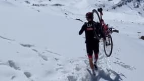 Pogacar et ses coéquipiers, les pieds dans la neige