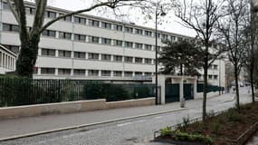 Le lycée Rodin, dans le XIIIe arrondissement de Paris, après qu'un adolescent a été tué devant le bâtiment lors d'une rixe entre bandes rivales, le 17 décembre 2024
