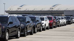 Des voitures de location à l'aéroport de Toronto (Canada), le 1er avril 2020.