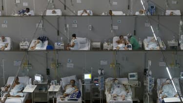 Des patients atteints par le Covid-19 à Santo André, Etat de Sao Paulo, au Brésil le 26 mars 2021