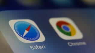 Les navigateurs Safari et Chrome.