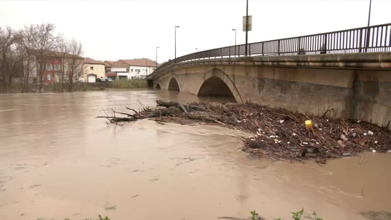 "Ça continue à monter": les images des intempéries dans l'Aude frappée par des fortes pluies depuis ce week-end