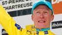 Le Kazakh ne boude pas son plaisir de porter le maillot jaune de leader