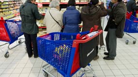 Des clients d'un supermarché (illustration)