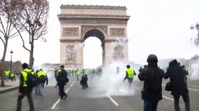 "On en avait autant devant que dans le dos." Présents sur les Champs-Élysées samedi, deux CRS racontent comment ils ont vécu les saccages 
