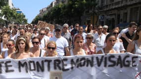 Environ 450 personnes ont défilé dimanche dans les rues de Perpignan.