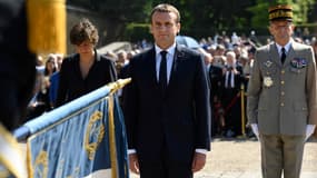 Le président de la République Emmanuel Macron, le chef d'état-major des armées Pierre de Villiers et la ministre des Armées Sylvie Goulard, le 18 juin 2017 à Suresnes. 