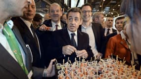 Nicolas Sarkozy n'a pu échapper aux nombreuses dégustataions mercredi au Salon de l'agriculture.