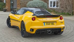 Deux places, un poids plume et un gros V6 3,5l, Lotus sait parler aux amoureux de vitesse.