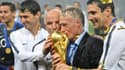Deschamps avec son staff après la finale de la Coupe du monde 2018