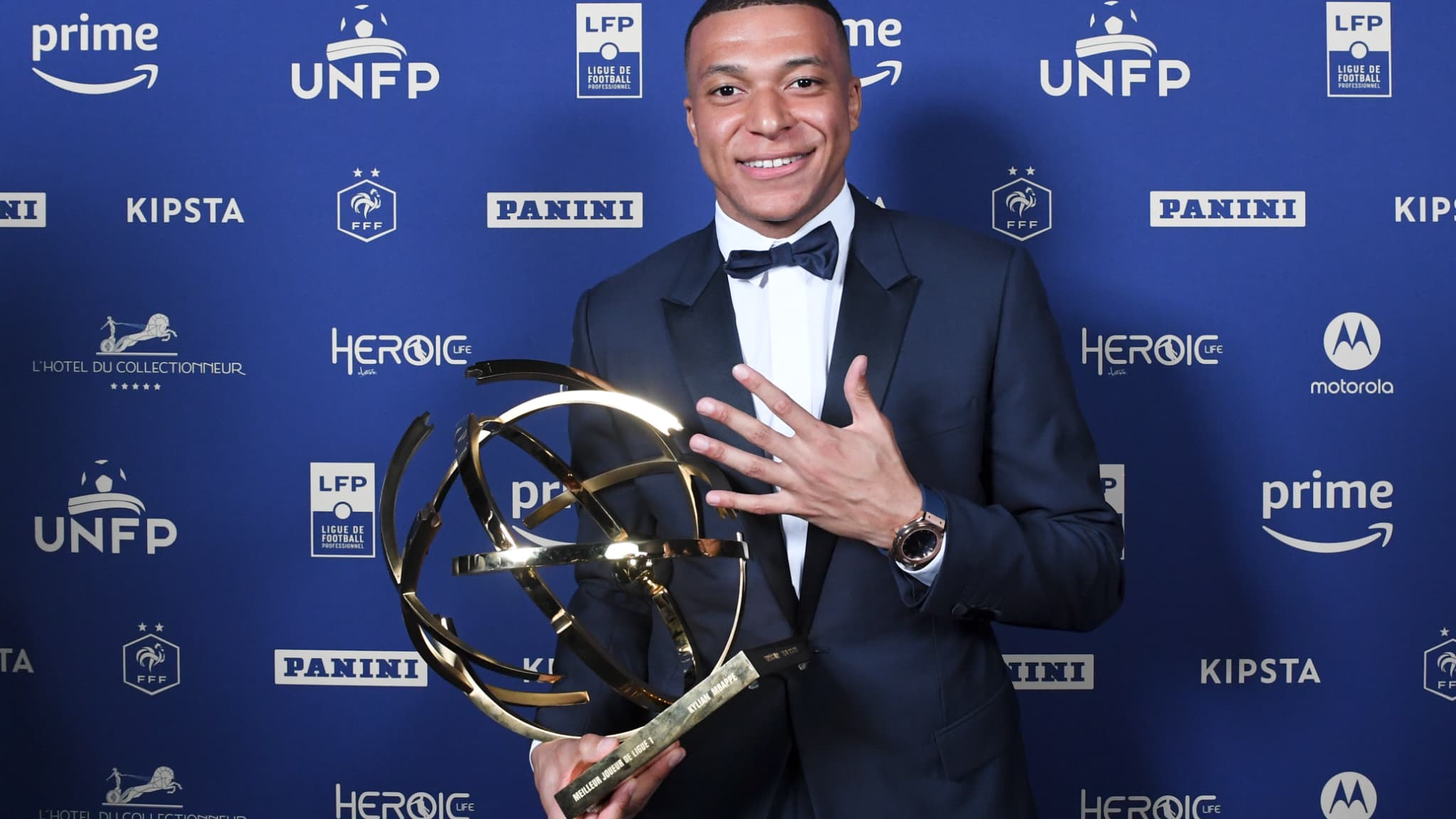 Kylian Mbappé remportant son 5e titre de meilleur joueur de Ligue 1 Kylian Mbappé remportant son 5e titre de meilleur joueur de Ligue 1