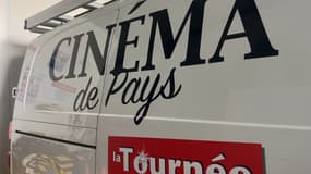 Le Cinéma de Pays offre depuis 1996 des séances dans une quarantaine de villages des Alpes-de-Haute-Provence.