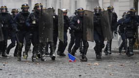 Image d'illustration - Policiers lors d'une manifestation des gilets jaunes à Paris, le 1er décembre 2018.