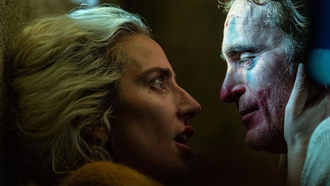 Lady Gaga et Joaquin Phoenix dans le film Joker: Folie à deux, réalisé par Todd Phillips.