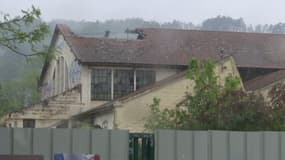 Une adolescente de 15 ans s'est tuée en passant à travers le toit de cette usine désaffectée à Unieux, dans la Loire