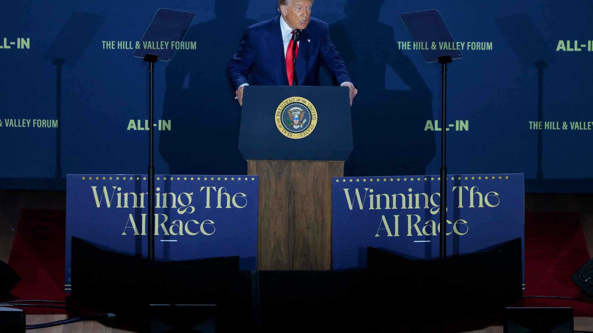 Donald Trump lors du sommet "Winning the AI race". Donald Trump lors du sommet "Winning the AI race".