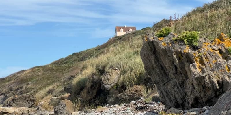 Depuis de nombreuses années, les maisons d'Equihen-Plage sont menacées par l'érosion.