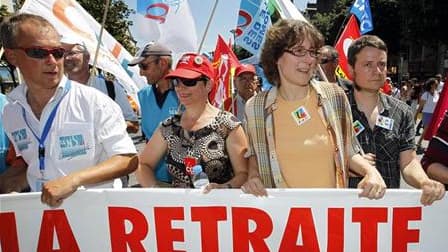 Défilé contre la réforme des retraites en juin dernier, à Nantes. Les syndicats et la gauche espèrent rassembler plus de deux millions de manifestants mardi, chiffres qu'ils avaient annoncé lors des précédentes grèves et manifestations du 24 juin. /Photo