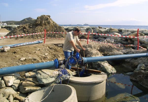 Une station de dessalement d'eau de mer temporaire avait été mise en service durant deux mois au port de plaisance de Maccinaggio sur la commune de Rogliano en Haute-Corse le 16 juillet 2002