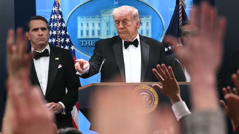 "Vous devriez avoir honte": Donald Trump s'emporte contre une journaliste pour avoir cité le manifeste du suspect des tirs au gala de la presse