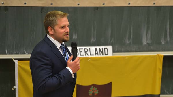 Vit Jedlicka, 31 ans, homme politique tchèque à tendance libérale, a présenté son pays, Liberland, le 20 avril, à l'université d'Economie de Prague.