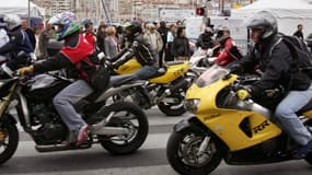 Parmi les mesures attendues, l'obligation pour les motards de porter des gants de protection