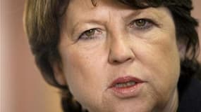 Après avoir été contrainte mardi de démentir une information du nouvelobs.com selon laquelle elle aurait renoncé à être candidate aux primaires au profit de Dominique Strauss-Kahn, Martine Aubry a invité à "la patience" sur les candidatures aux primaires