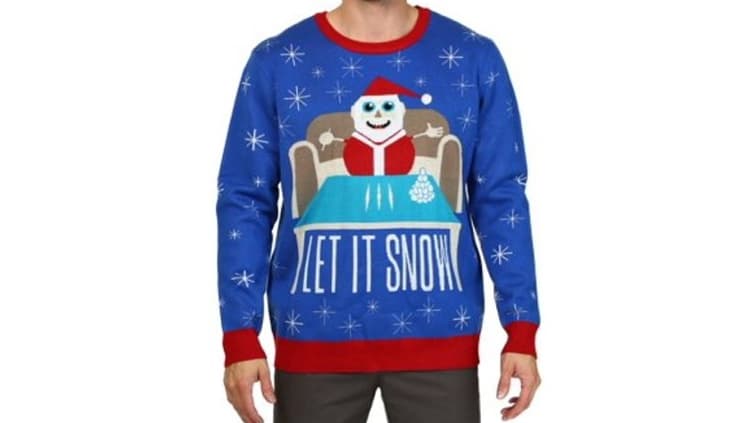 Le pull de Noël fait l'éloge de la cocaïne: polémique dans un supermarché du Canada