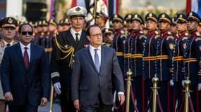 Le président français François Hollande est arrivé dimanche au Caire pour réaffirmer son soutien à son homologue Abdel Fattah al-Sissi. 