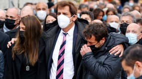 Max Guazzini (au centre) a assisté aux obsèques de Christophe Dominici aux côtés de la femme du joueur (à gauche) et de Franck Comba (à droite)