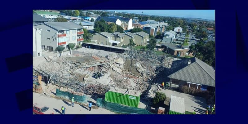 Photo de l'effondrement d'un immeuble en construction qui s'est produit le 6 mai 2024 à George en Afrique du Sud. 