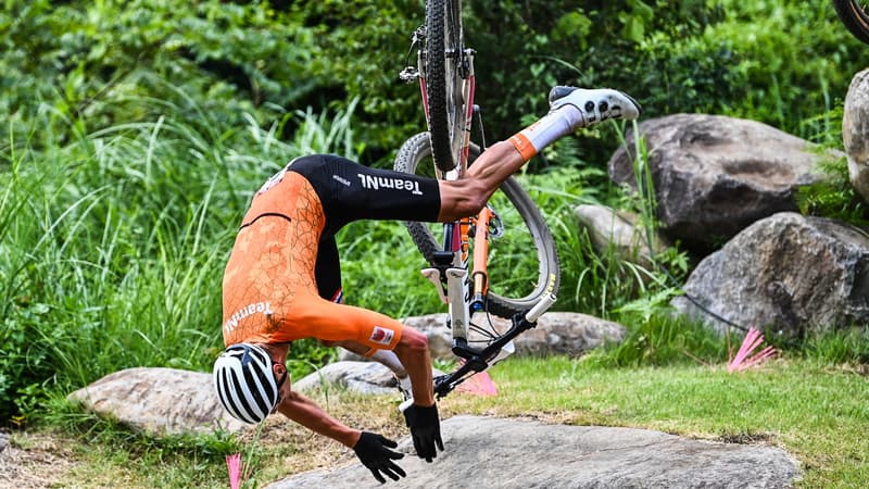 JO 2021 (VTT): une planche en bois à l'origine de la chute de van der Poel