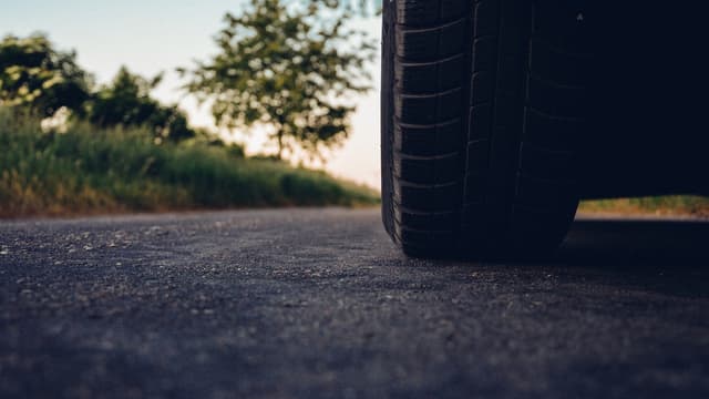 Les routes construites avec un revêtement intégrant du caoutchouc sont plus résistantes ( image d'illustration).