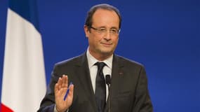 L'exécutif français, écartelé entre gauche radicale et contraintes économiques, a plus à perdre à cultiver le flou politique qu'à assumer une ligne clairement réformiste, selon des analystes interrogés par Reuters. /Photo prise le 3 décembre 2012/REUTERS/