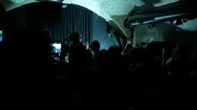 200 personnes réunies dans une cave de Kiev pour un concert de métal 