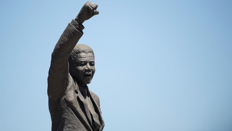 Une vente aux enchères d'objets de Mandela prévue à New York suspendue après l'opposition de l'Afrique du Sud