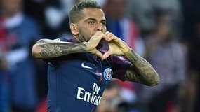 Alves fait le bonheur du PSG cette saison