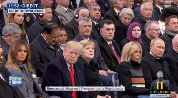 Le président du Kosovo, coupe de cheveux en brosse, cheveux gris, au deuxième rang derrière Brigitte Macron et Vladimir Poutine. Le président du Kosovo, coupe de cheveux en brosse, cheveux gris, au deuxième rang derrière Brigitte Macron et Vladimir Poutine.