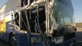 Le bus s'est encastré dans un plot en béton sur l'A1.