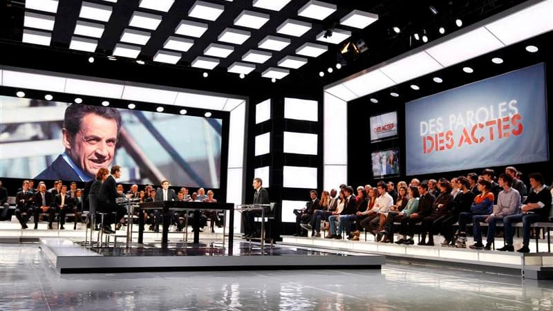 Intervenant dans l'émission Des Paroles et Des Actes sur France 2, Nicolas Sarkozy s'est défendu jeudi de dramatiser la situation économique quand il déclare que le programme économique de son rival socialiste François Hollande placerait la France dans un