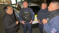 Le maire de Bézier, Robert Ménard, en compagnie d'une patrouille de police lundi soir à Bézier à l'occasion de la première nuit sous couvre-feu.