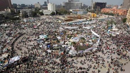 Les organisateurs des manifestations égyptiennes se sont engagés à occuper la place Tahrir, épicentre de la révolution, jusqu'à ce que le Conseil suprême des forces armées accepte leur programme de réformes. Une structure va être créée pour représenter ce