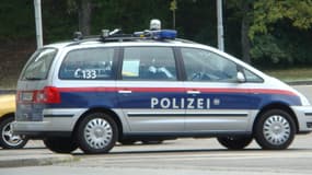 La police autrichienne, après examen du corps d'une jeune Française retrouvée morte dimanche, confirme qu'il s'agit d'un meurtre. (véhicule de police autrichien)