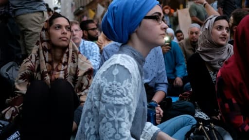 Des musulmans ont prié devant la Trump tower au moment de l'Iftar, le 1er juin 2017 à New York Des musulmans ont prié devant la Trump tower au moment de l'Iftar, le 1er juin 2017 à New York