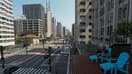 La terrasse d'un espace de coworking donnant sur la célèbre avenue Paulista à Sao Paulo, le 27 septembre 2021