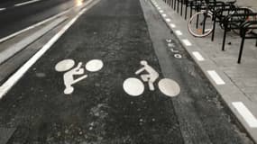 Une première partie de la piste cyclable est ouverte depuis le mois de mars rue de Rivoli.