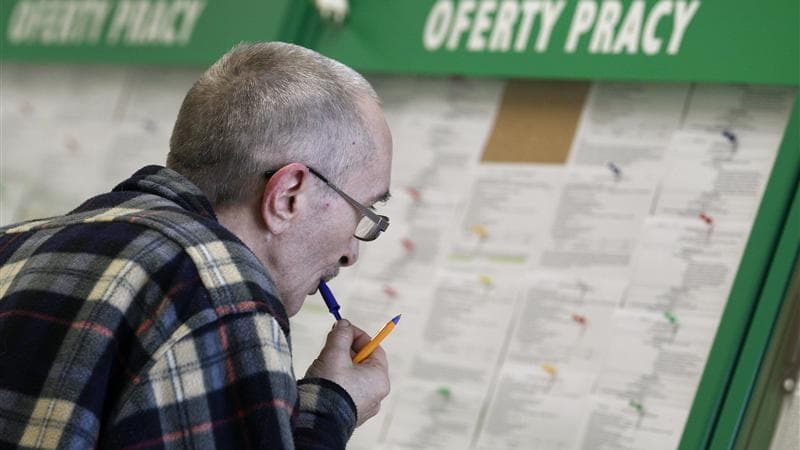 Dans un centre de recherche d'emploi à Varsovie, en Pologne. Le taux de chômage a atteint un niveau historiquement élevé au mois de juin en zone euro, 11,2% de la population active étant actuellement privée d'emploi. /Photo d'archives/REUTERS/Kacper Pempe