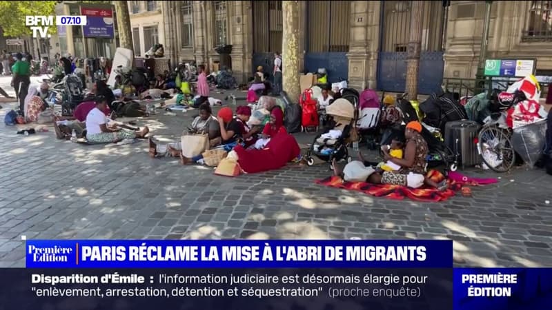 La mairie de Paris réclame une opération de mise à l'abri de familles de migrants installées devant l'hôtel de ville